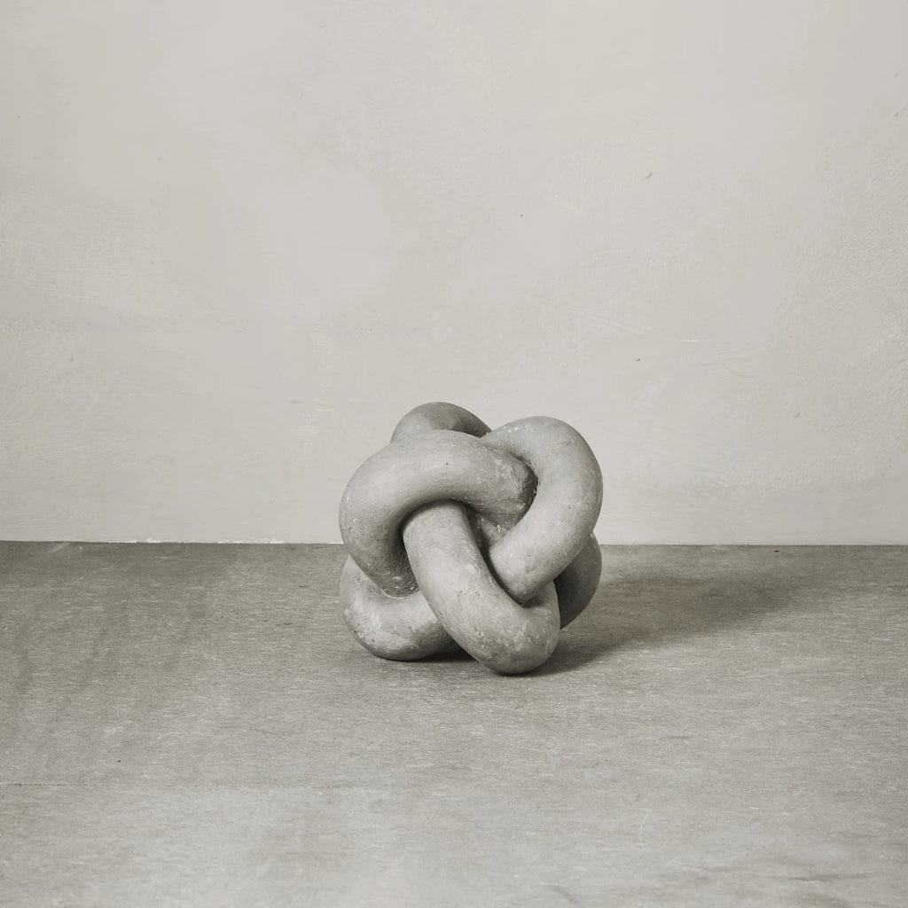"Supeł" — Stone Decorative Knot