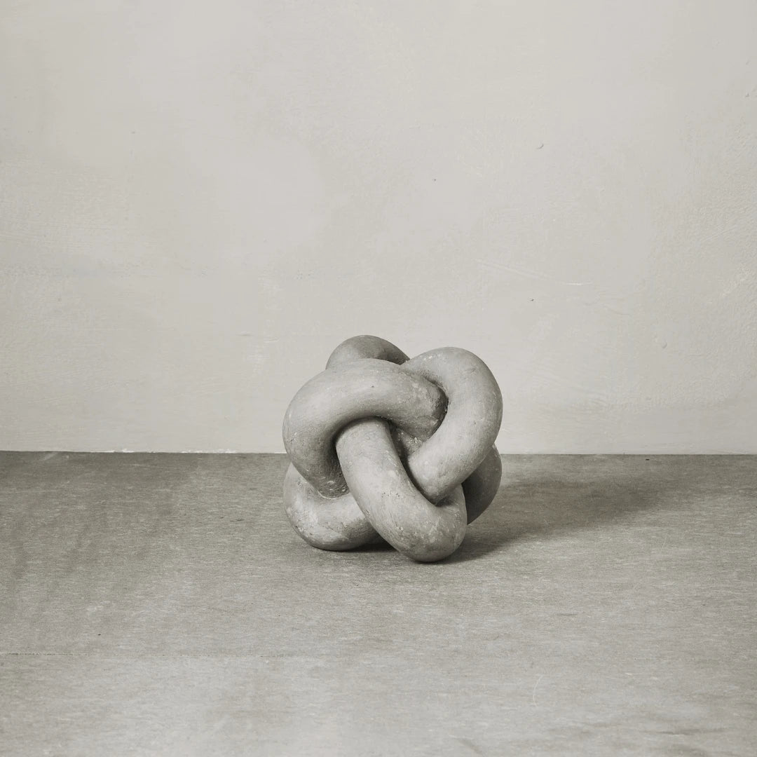 "Supeł" — Stone Decorative Knot