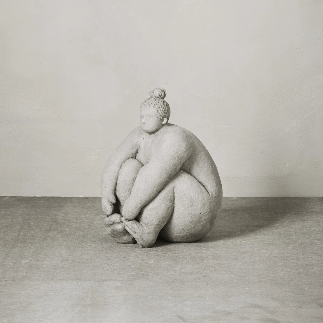 "Serenità" — Sitting Woman Sculpture